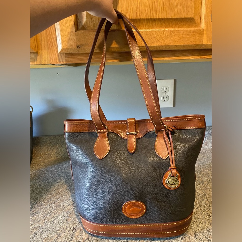 Dooney & Bourke black/brown pebble grain leather shoulder bag, good condition.